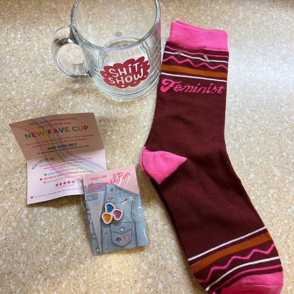 NEW Fave Cup Shit Show Mug Gift Set with Socks and Heart Pin Clear Pink Cup NEW - Picture 10 of 11